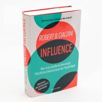 Jürgen Neubauer, Robert B. Cialdini: INFLUENCE. Wie man (andere) überzeugt. Nützliche Erkenntnisse der Psychologie 