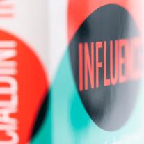 Jürgen Neubauer, Robert B. Cialdini: INFLUENCE. Wie man (andere) überzeugt. Nützliche Erkenntnisse der Psychologie 
